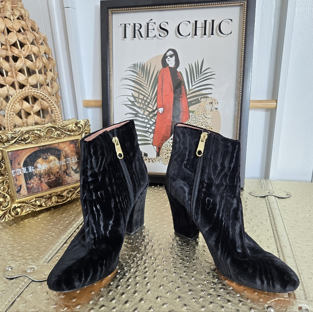 CHIC SUEDE ZEBRA PRINT BOOTIES 🦓🖤